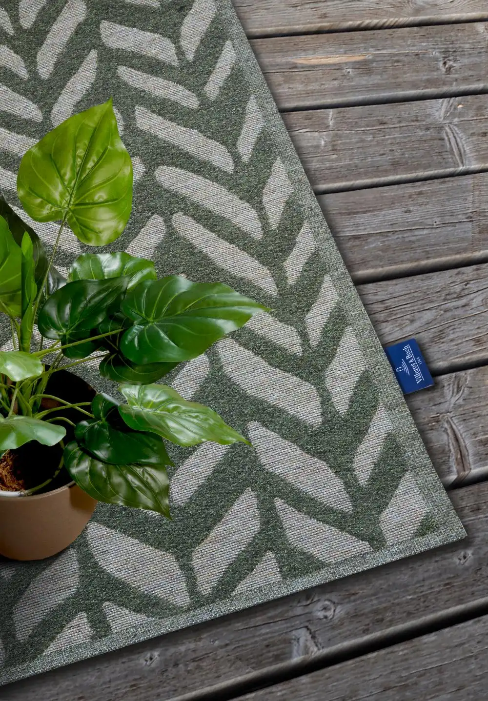 1883 Indoor Outdoor 106157 Jungle Green Rug - Image 3