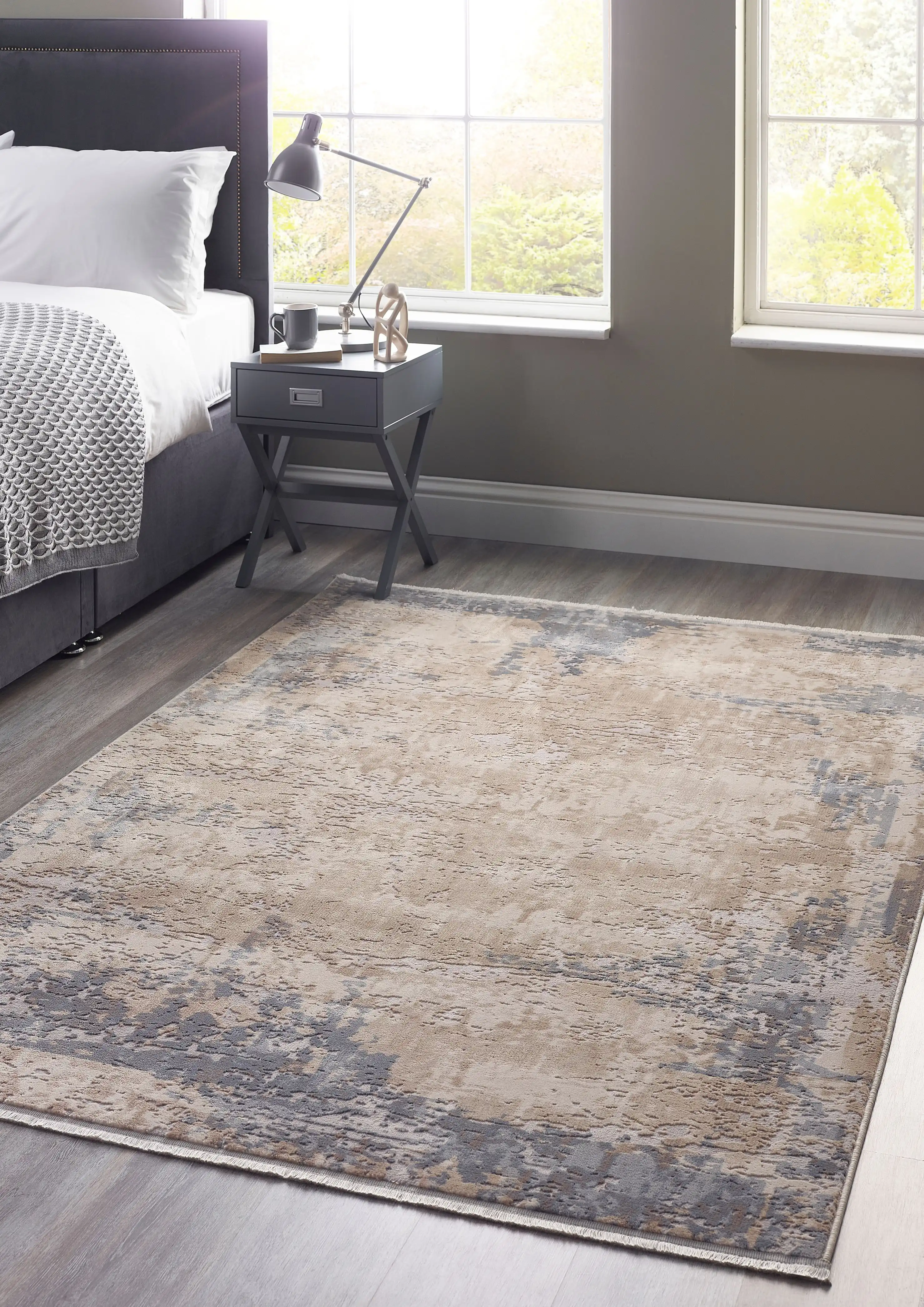 Aura Hug Cosimo Distressed with Fringe Rug