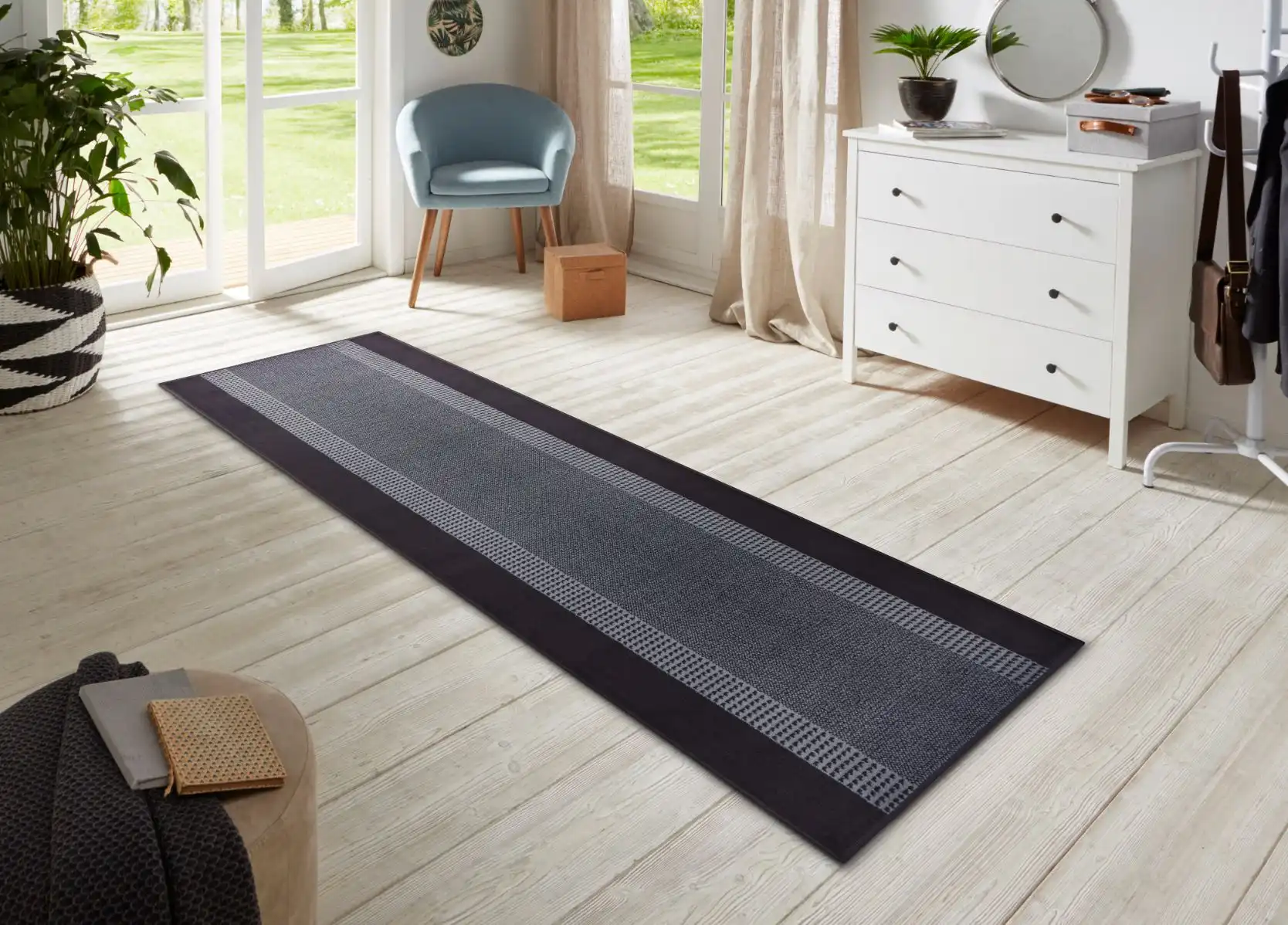 Basic 105486 Band Black Rug