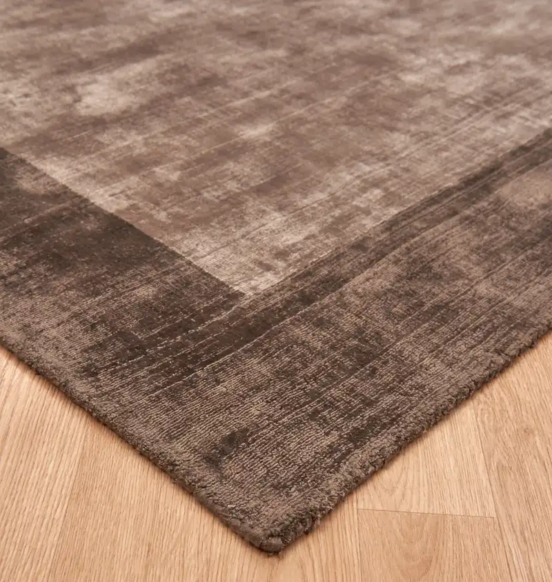 Blade Border Chocolate Mocha Rug - Image 2