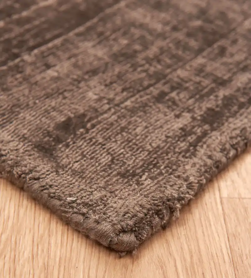 Blade Border Chocolate Mocha Rug - Image 3