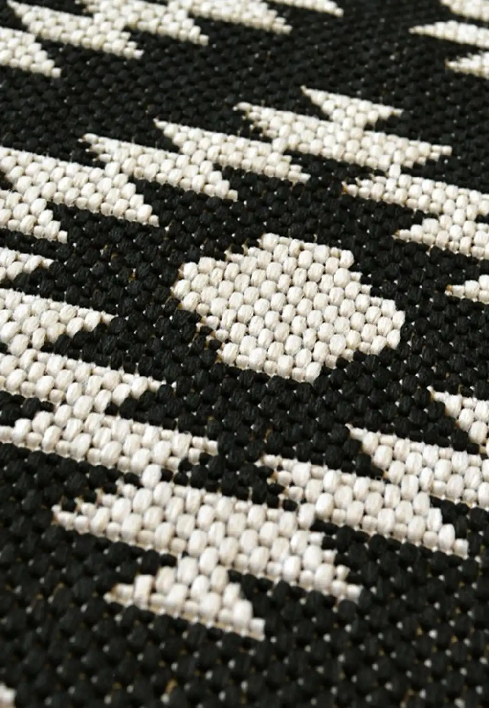 County Indoor Outdoor Genesis BLACK Rug - Image 3