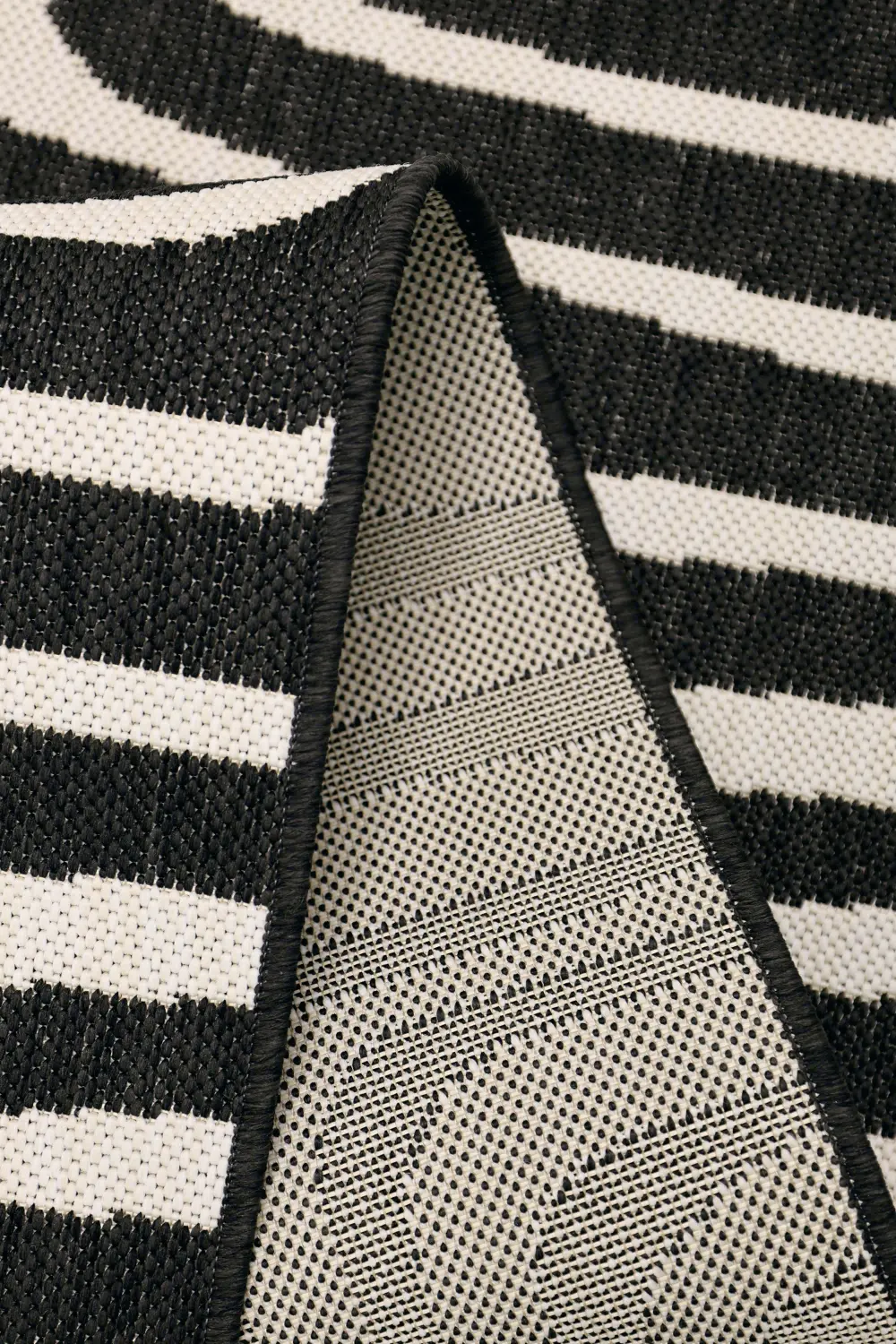 COUNTY Zebra Black Indoor/Outdoor - Image 6