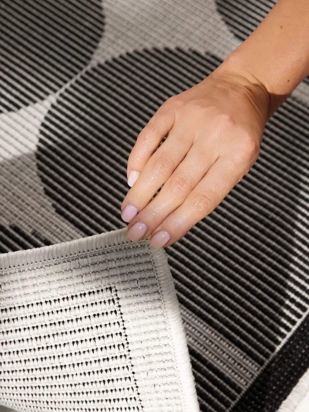 Duet 106244 Black White Indoor / Outdoor Reversible - Image 15