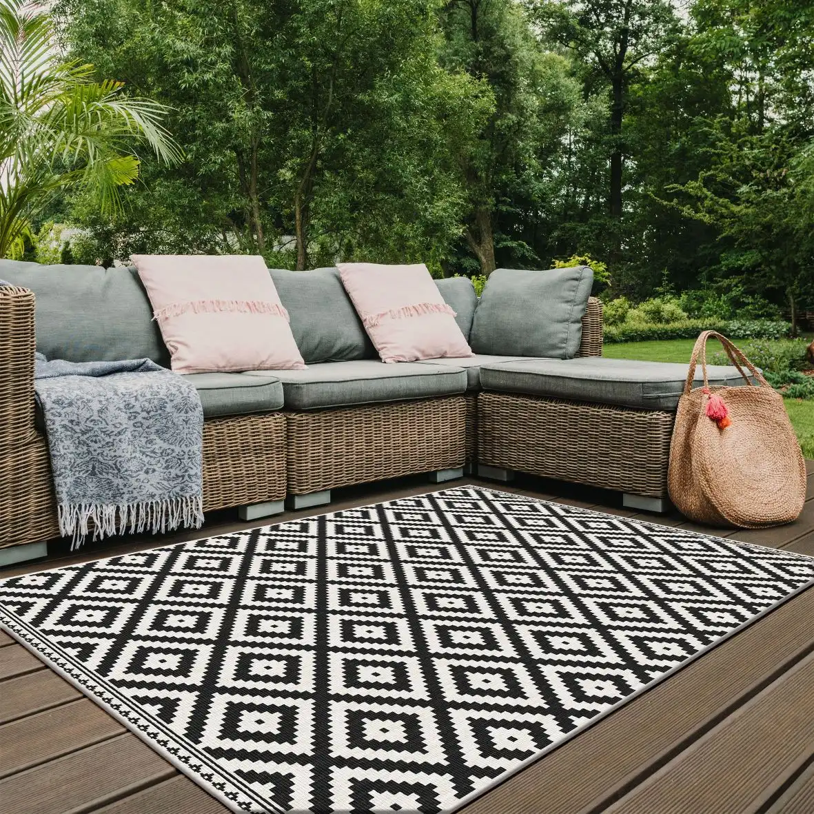 Duo Weave Indoor/Outdoor Modern Geo Black Rug