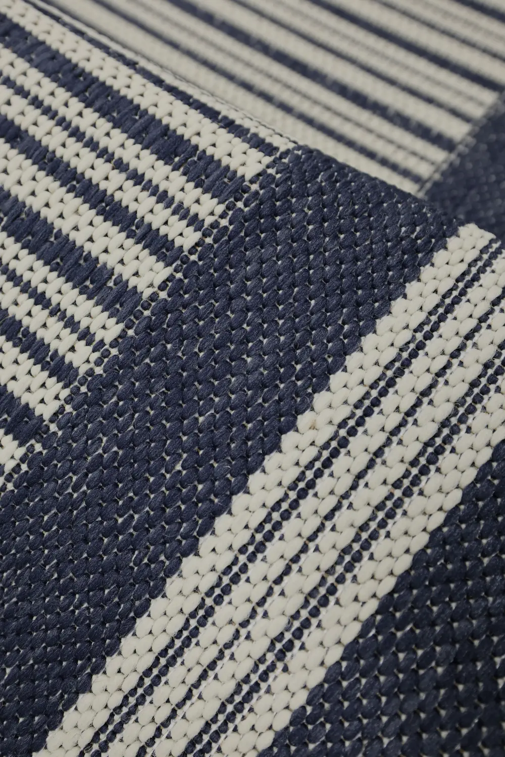 FLATWEAVE GEL Border Navy - Image 4