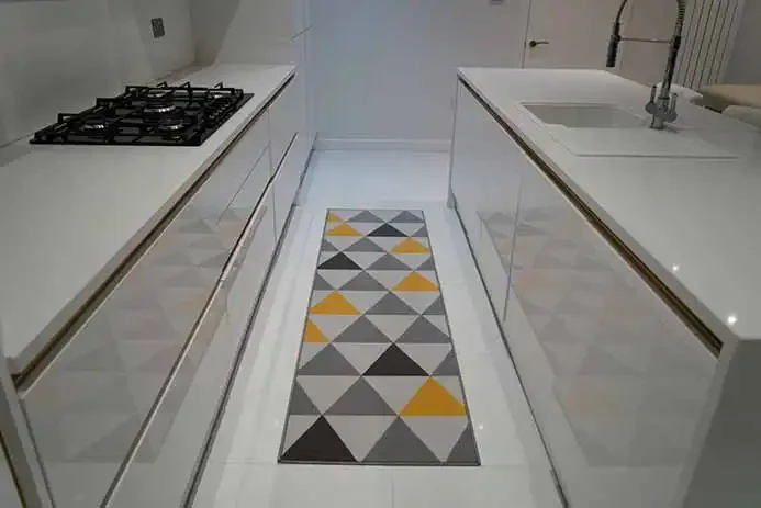 Washable Gel-Back Havana Triangle Light Gold Rug - Image 4