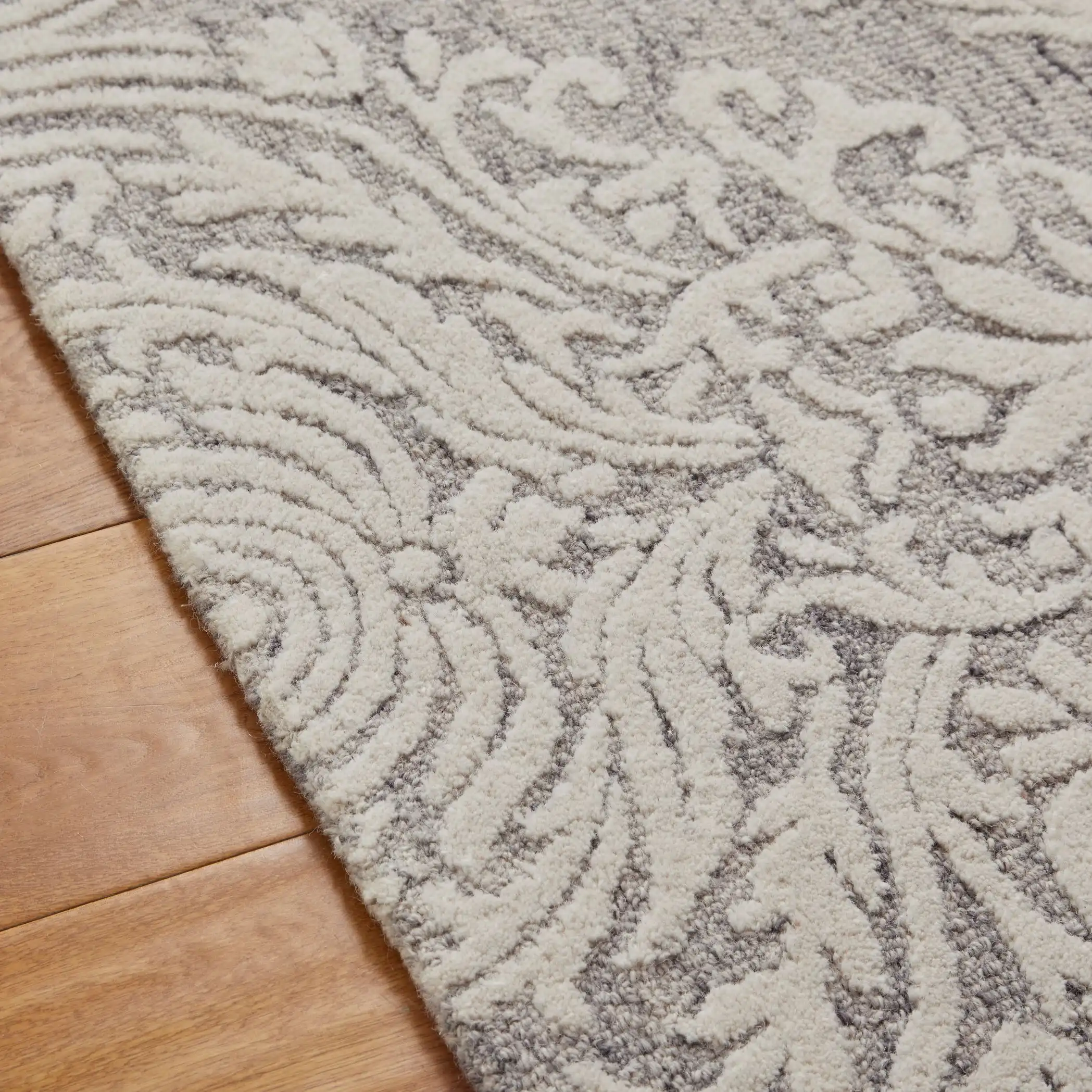 Hampton Damask Grey Cream Rug - Image 3