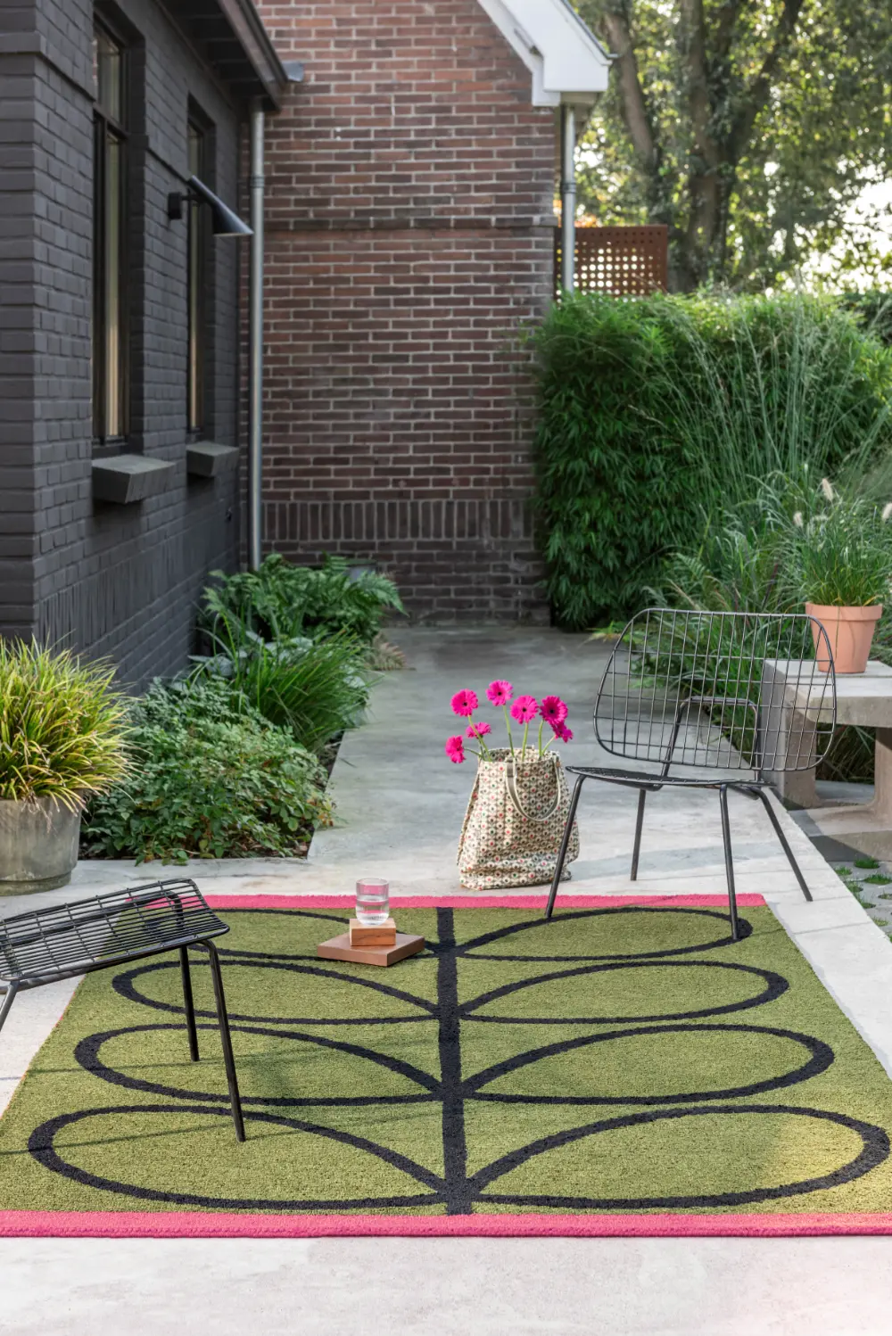 In-Outdoor Orla Kiely Linear Stem Olive outdoor 464407 Rug - Image 2