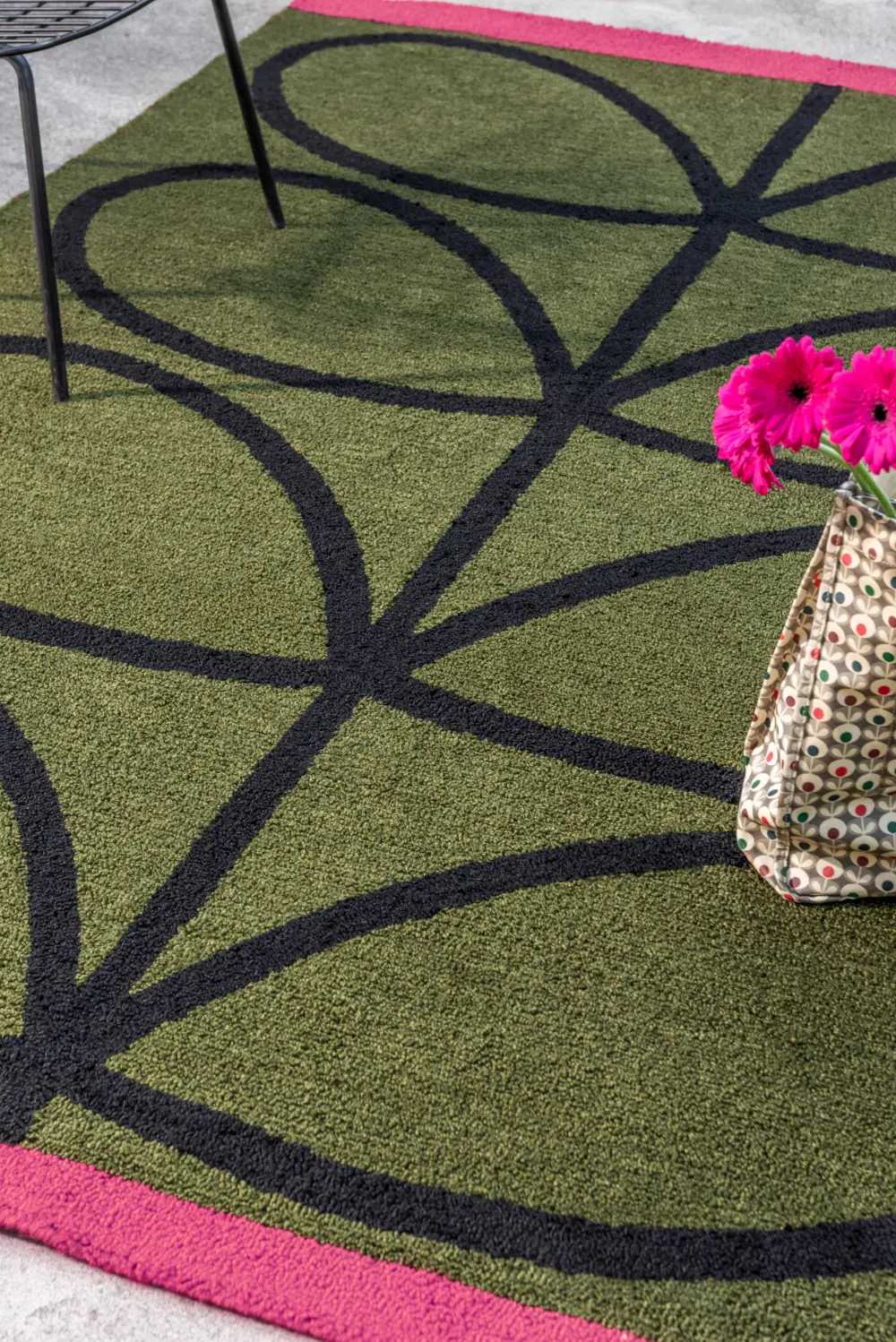 In-Outdoor Orla Kiely Linear Stem Olive outdoor 464407 Rug - Image 3