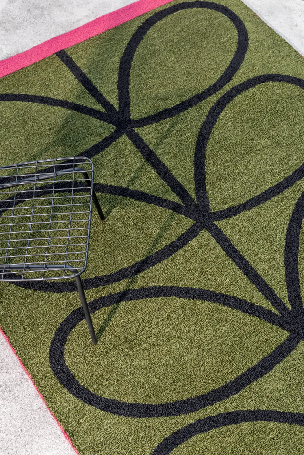 In-Outdoor Orla Kiely Linear Stem Olive outdoor 464407 Rug - Image 4