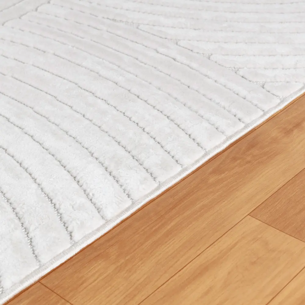 Koana In- & Outdoor 3D High & Low Pile Textured White Rug - Image 3