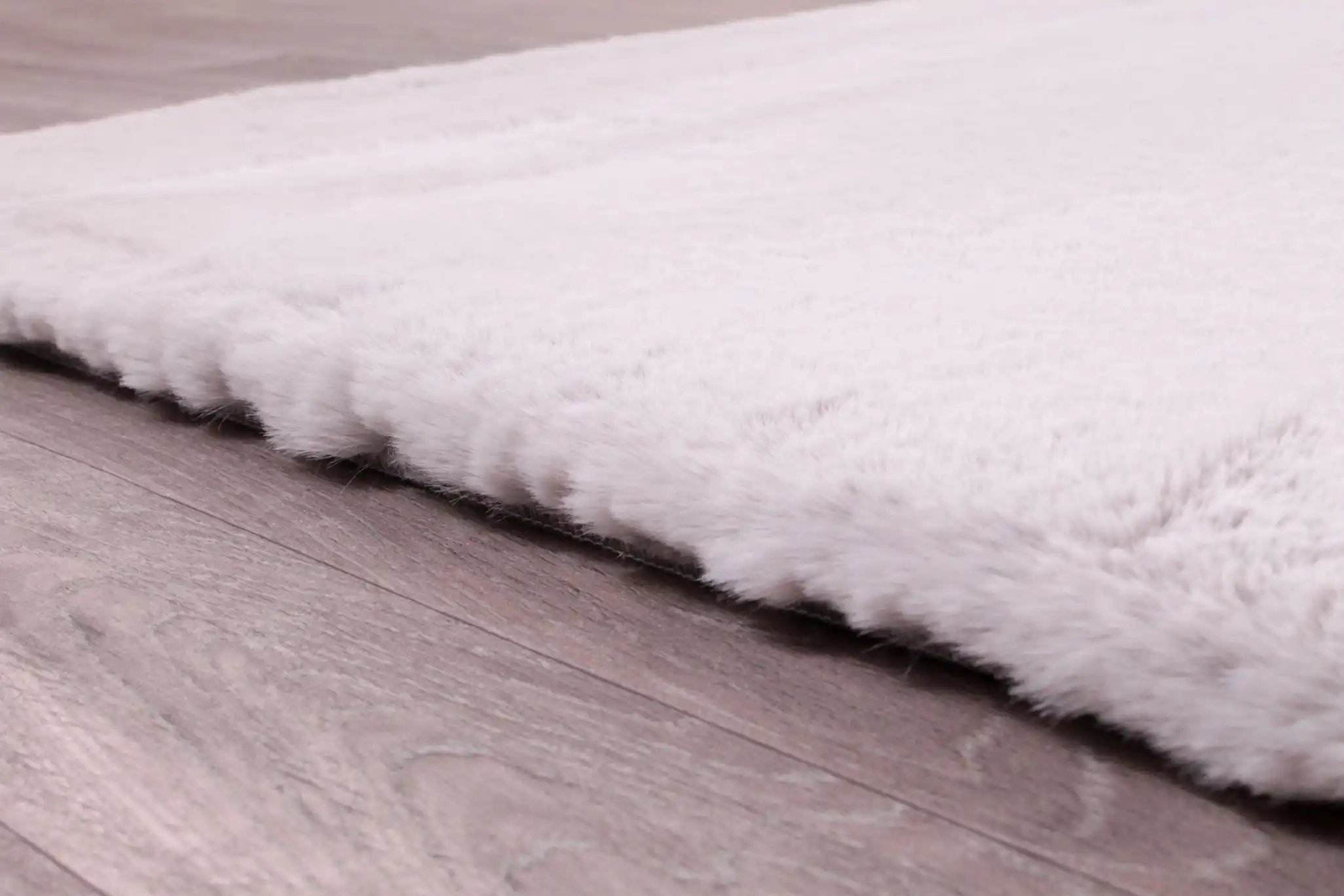 Luxe Faux Fur Silver Rug - Image 4
