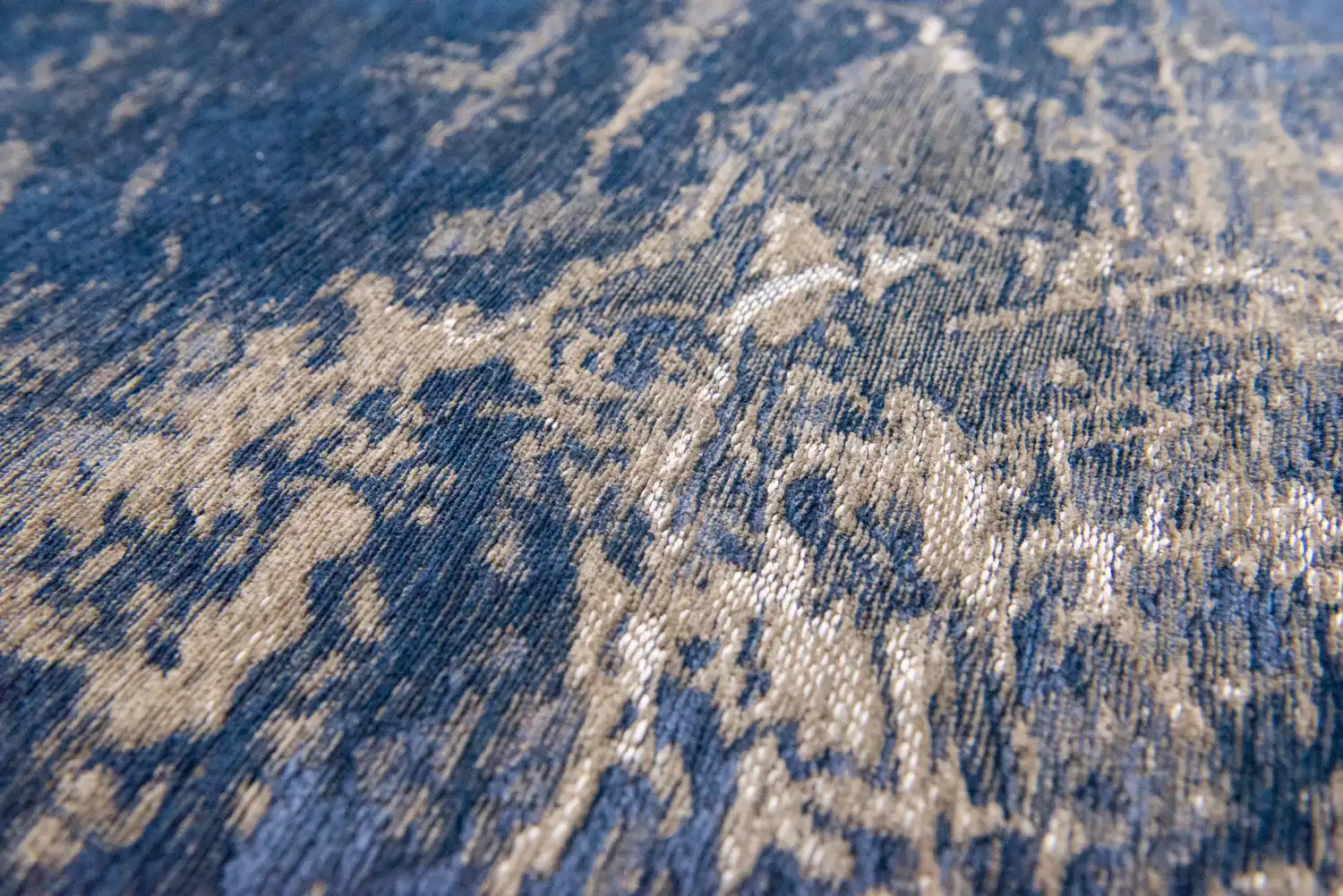 Mad Men Cracks 8629 Abyss Blue Indoor Outdoor Washable Rug - Image 5