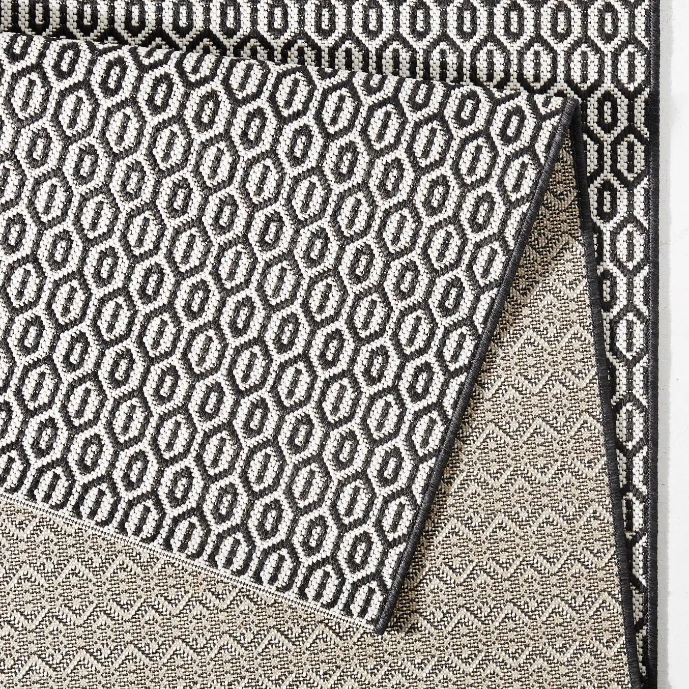 Meadow HH 102474 Coin Black Rug - Image 4