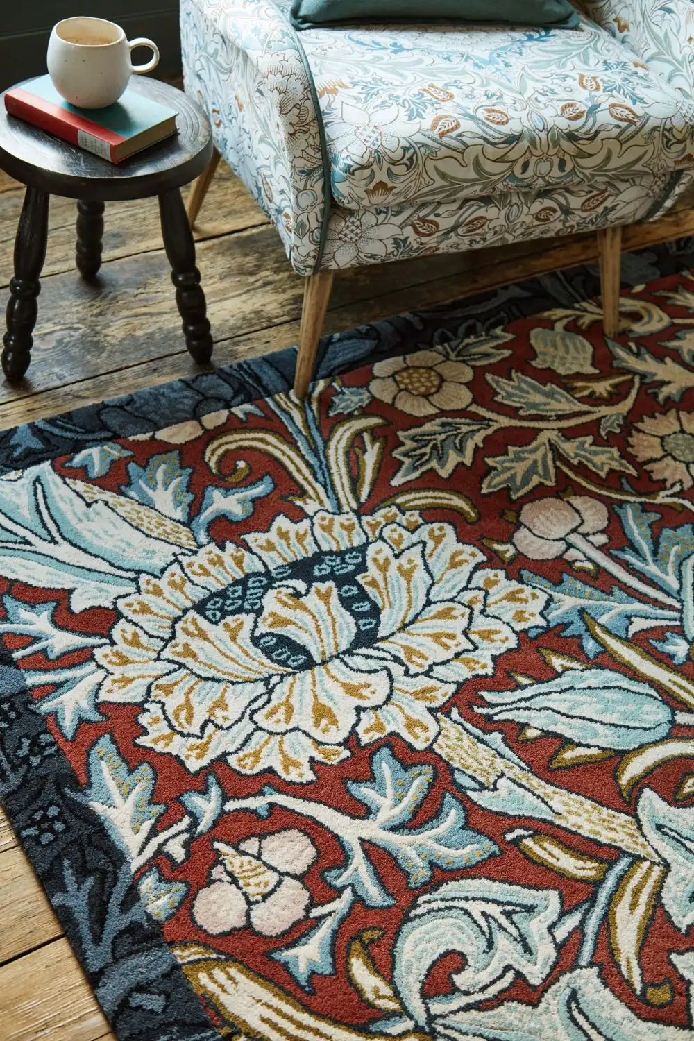 Morris & Co Trent Madder Red/Webbs Blue 127510 Rug - Image 2