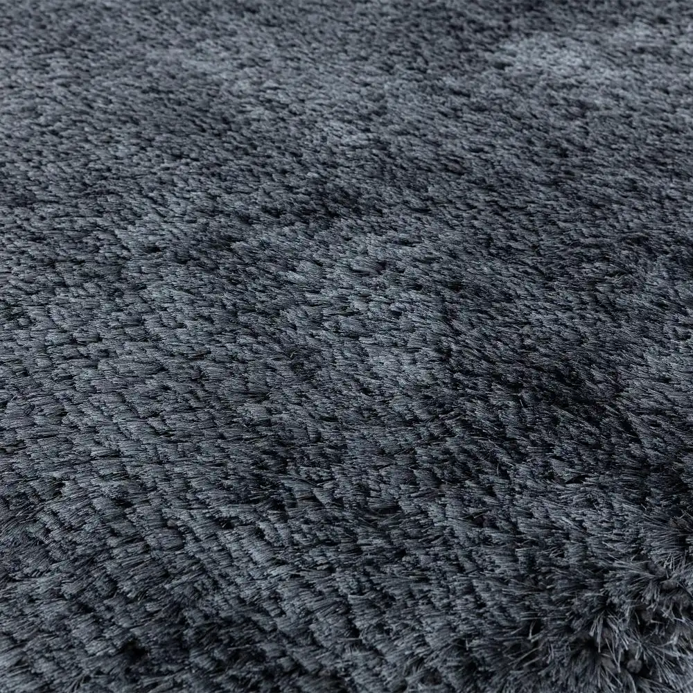 Plush Navy Rug - Image 3