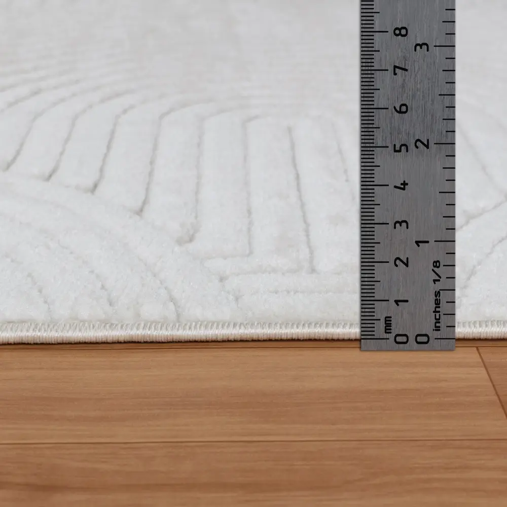 Reyko In- & Outdoor 3D High & Low Pile Textured White Rug - Image 3