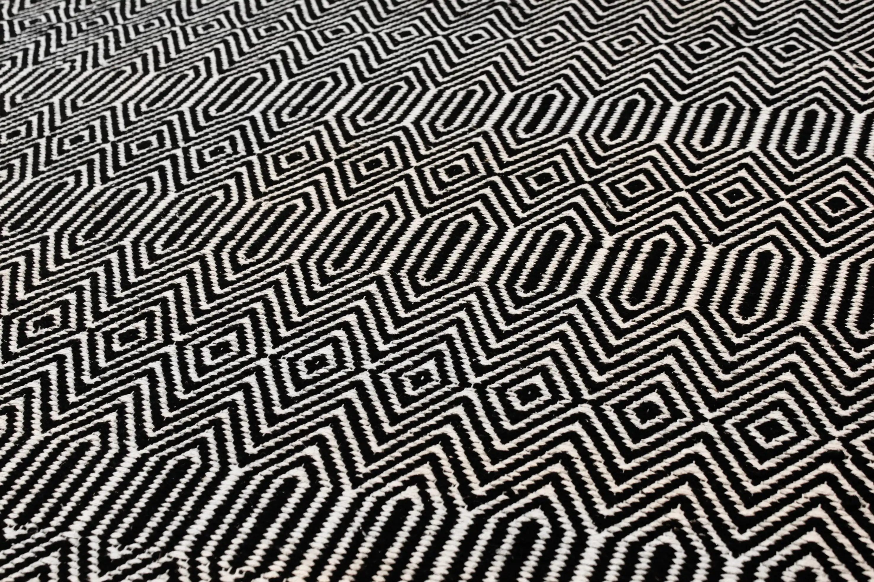 Sloan Sloan Black Rug - Image 3