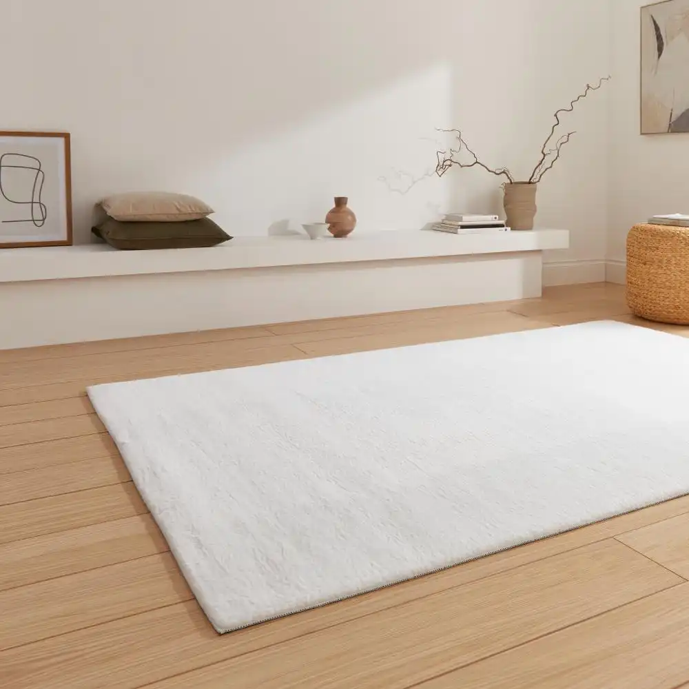 Snug White Rug - Image 2
