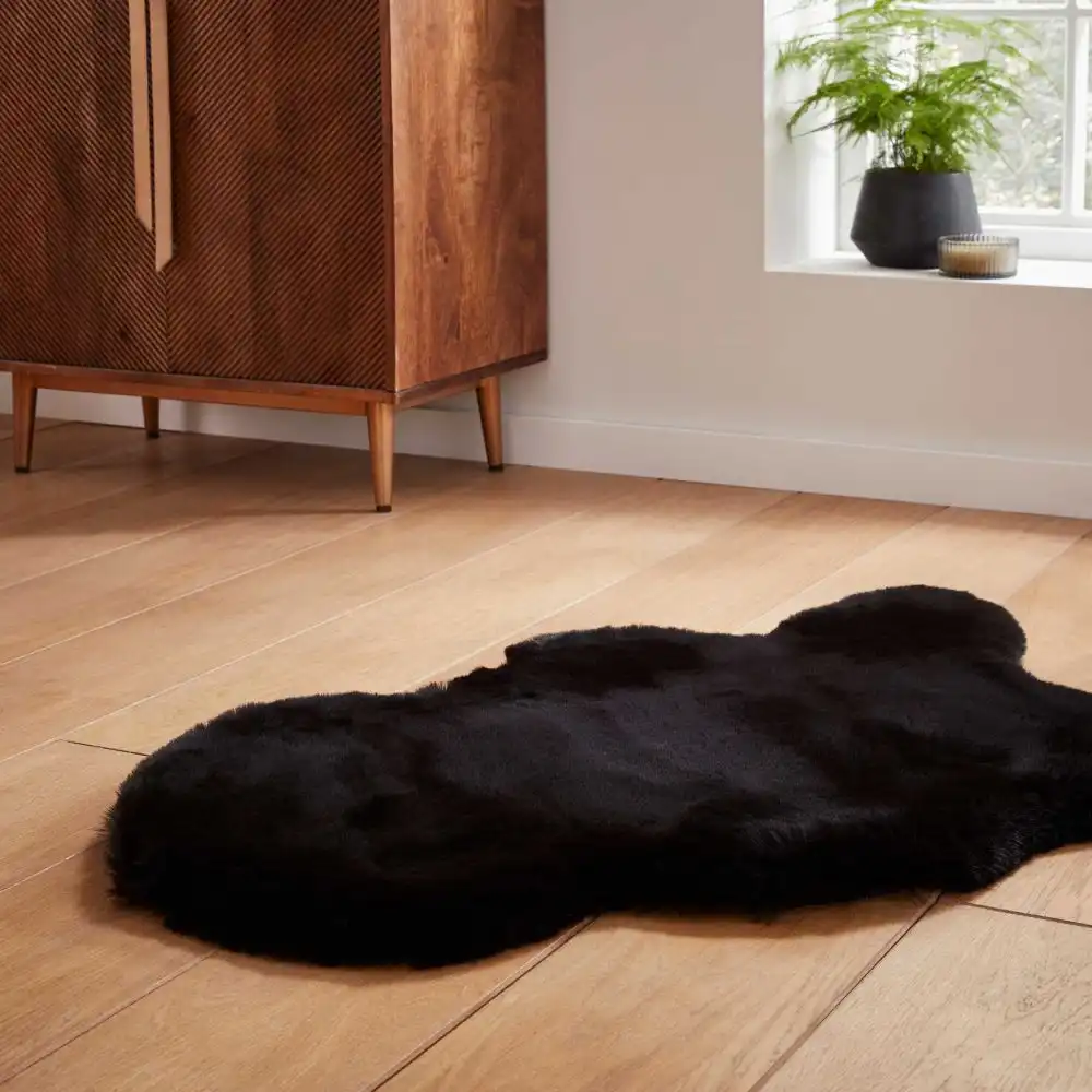 Super Teddy Sheepskin Black Rug - Image 2
