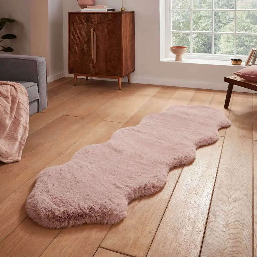 Super Teddy Sheepskin Rose Rug - Image 2