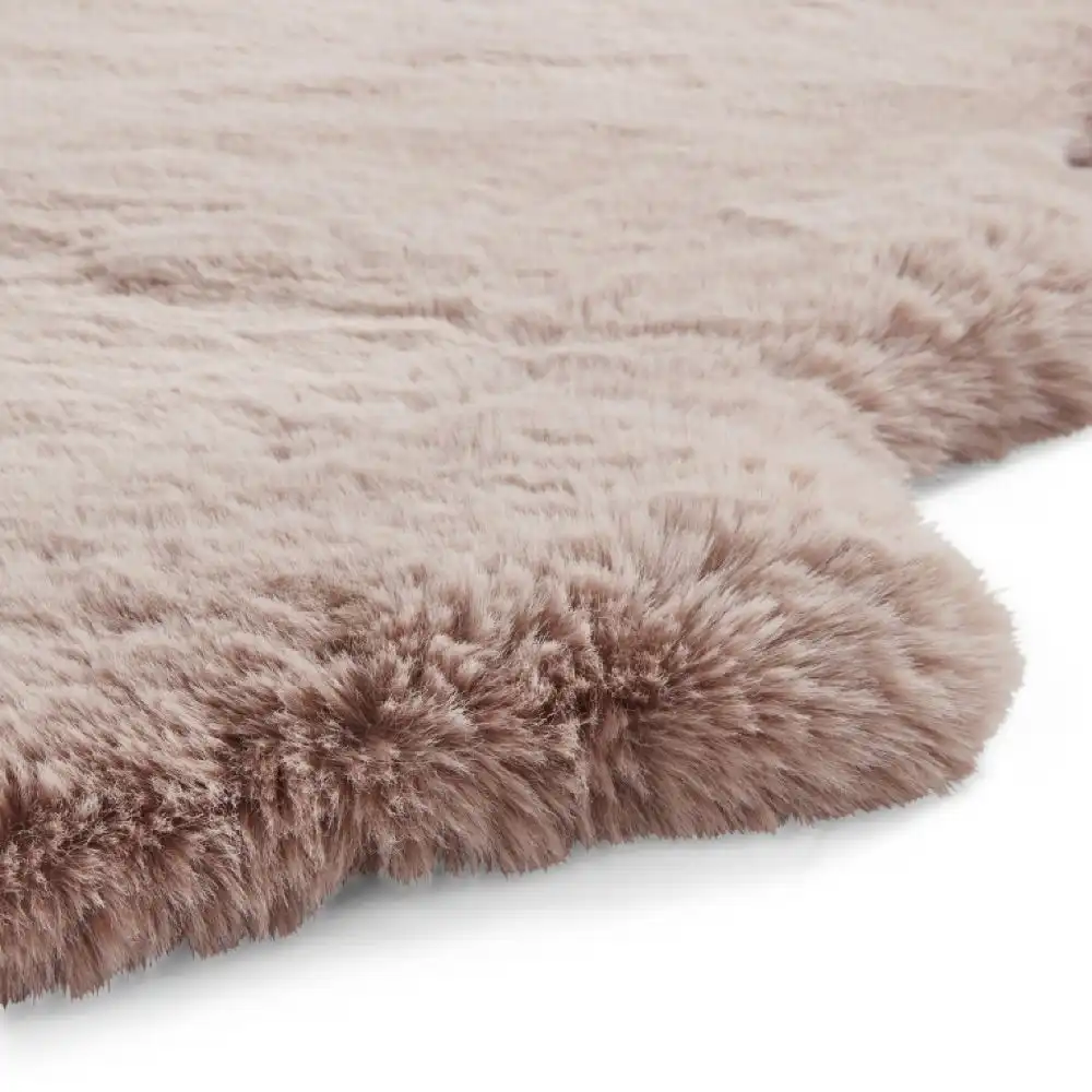 Super Teddy Sheepskin Rose Rug - Image 4