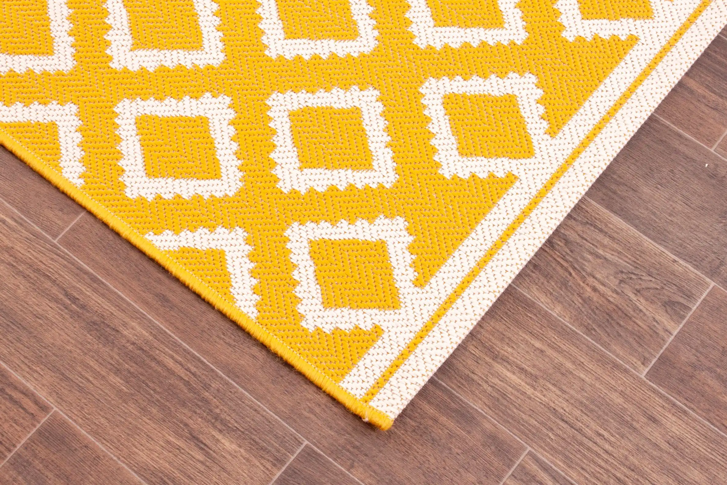 Terrace Outdoor Diamond Gold Rug - Image 4