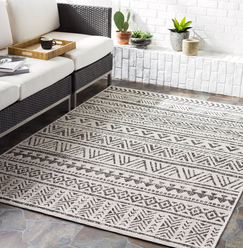 Titi In- & Outdoor Geometric Black Rug - Image 9
