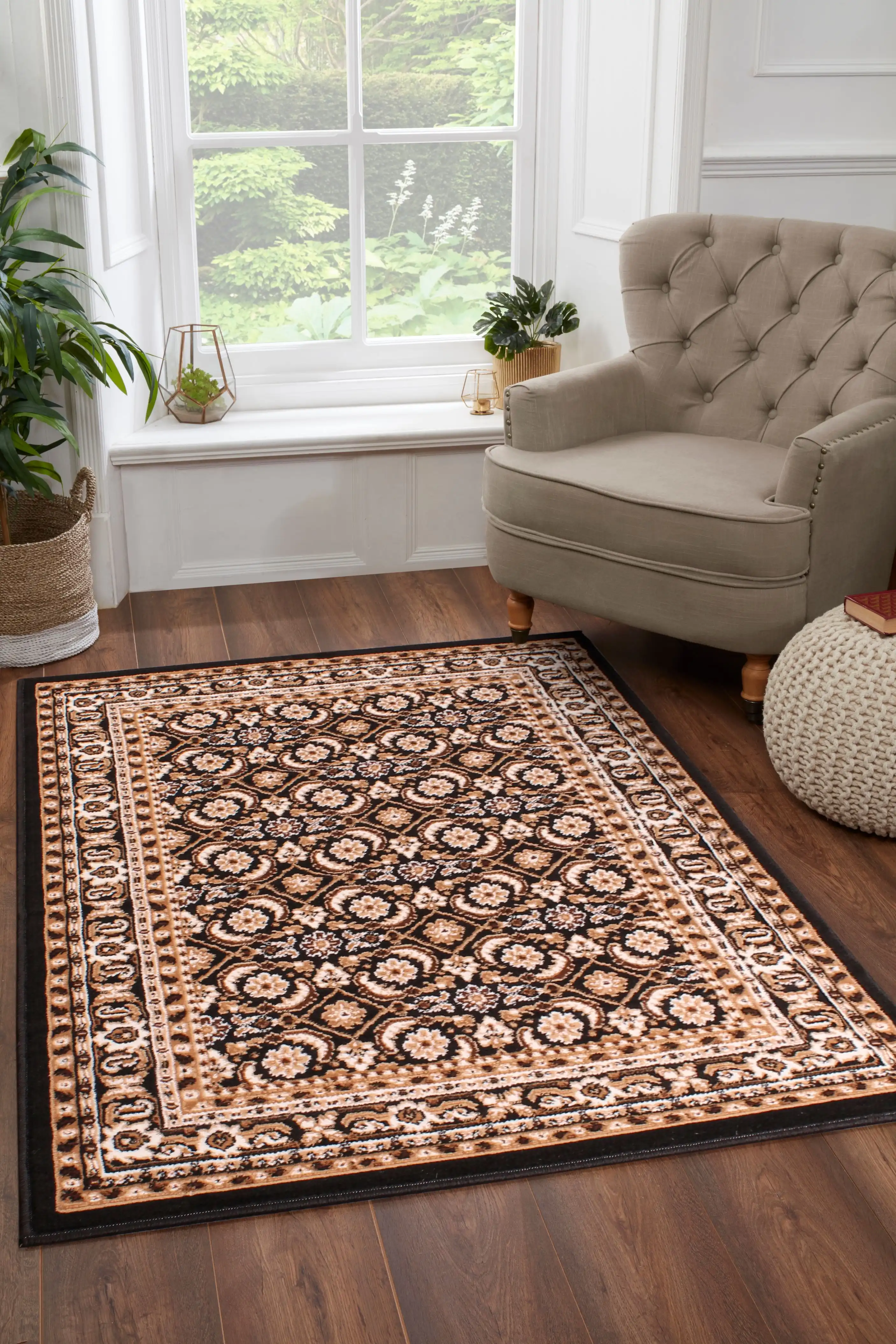 Traditional Poly Esta Black Rug