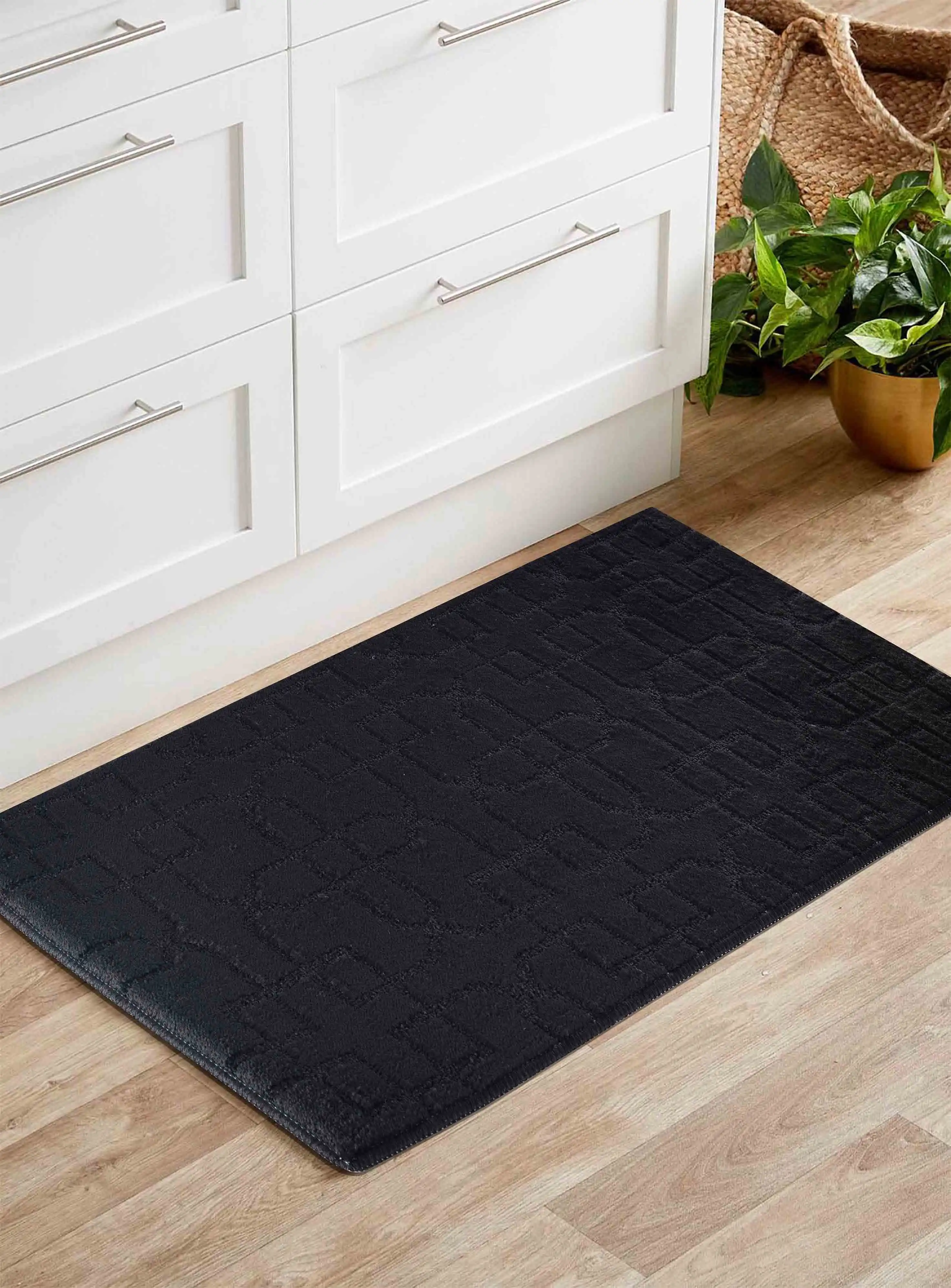 Washable 9mm Gel-Back Ivy Siam Black Rug